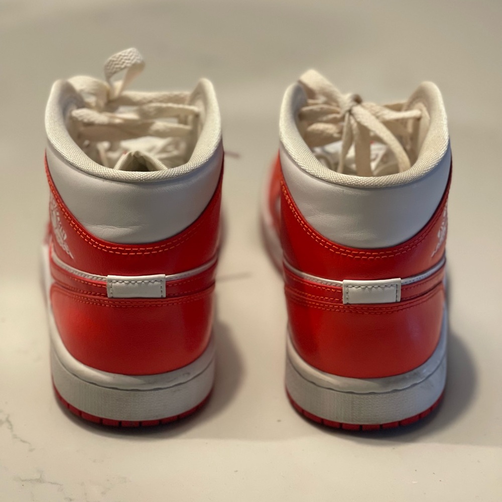 Wmns Air Jordan 1 Mid Shoes (21’) - Picture 5 of 7